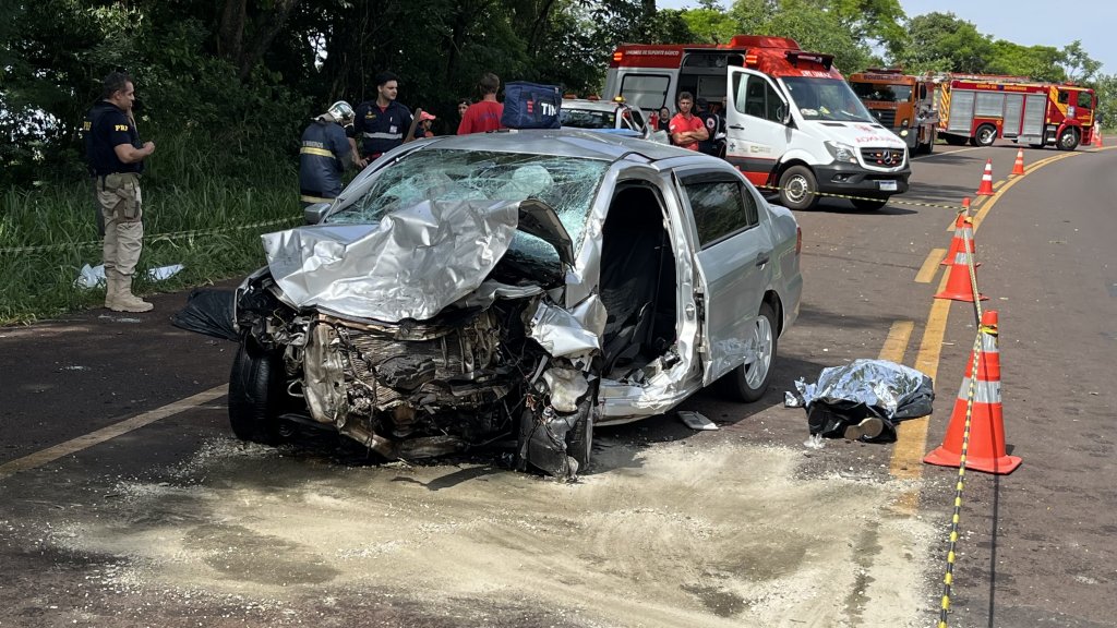 Duas pessoas morrem após carro bater em veículos e capotar em plantação, na  BR-369, em Corbélia, Oeste e Sudoeste