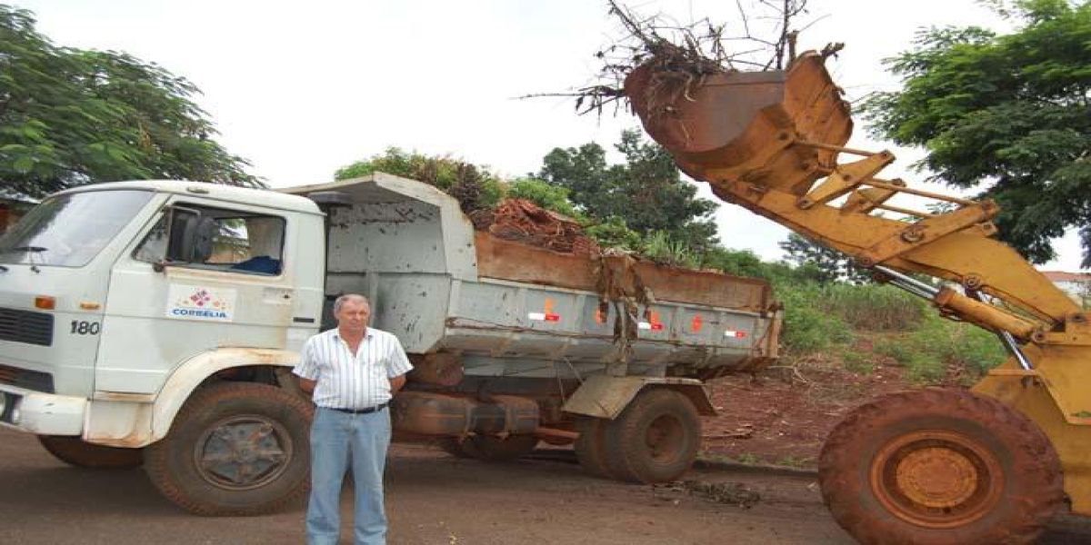 Limpeza Pública realiza recolhimento de entulhos