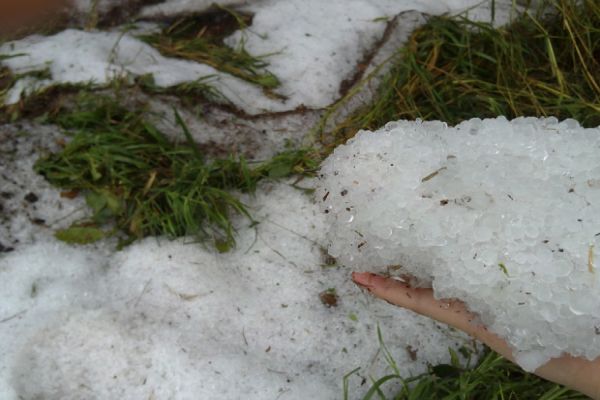 Chuva de granizo destrói plantações em Corbélia, no Oeste do Paraná