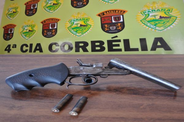 Polícia Militar faz apreensao de arma em residencia