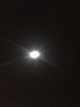 Luz misteriosa chama a atenção em Nova Aurora