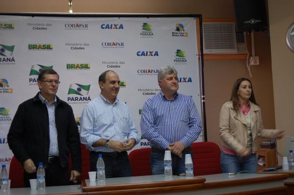 Eliezer Fontana assina contrato para construção de 60 casas