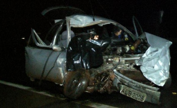 Homem morre em acidente entre carro e carreta na BR-369