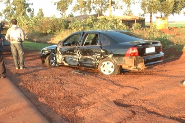 Motorista perde o controle na curva e bate na BR 369