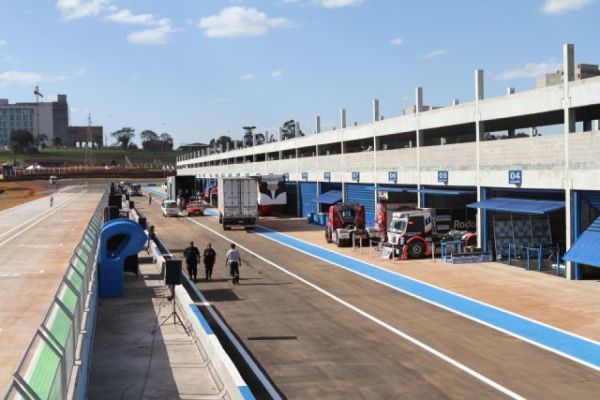 Fórmula Truck dá início aos treinos do GP Crystal no autódromo de Cascavel