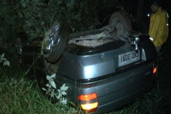 Cinco pessoas ficam feridas em capotamento na BR-369 em Cascavel