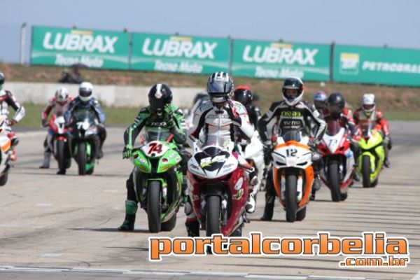 Concurso cultural do Moto 1000 GP premia torcedor com moto 0 km em Cascavel