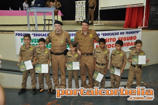 Projeto "Educação no Trânsito" realiza formatura de Guardas Mirins em Corbélia