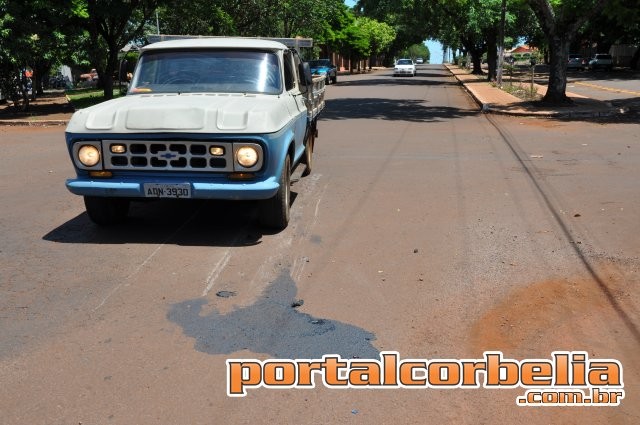 Motociclista invade preferencial e causa acidente