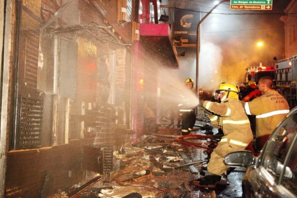 Número de mortos em incêndio em Santa Maria chega a 180, diz polícia