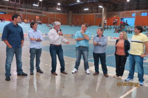 Secretário de Esportes do Paraná Evandro Rogério Roman  abre competição de futsal em Corbélia 