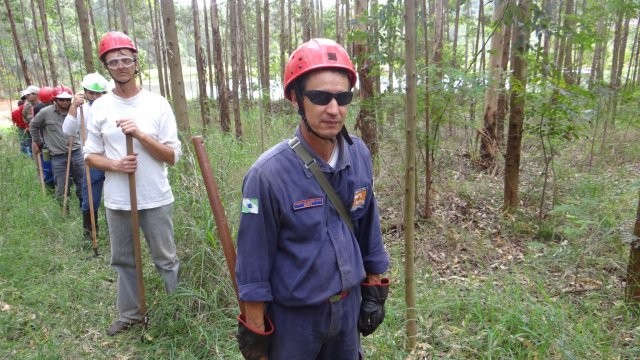 Agentes de Defesa Civil de Corbelia prestam homenagem a companheiro de Quedas do Iguaçu que cometeu Suicidio.