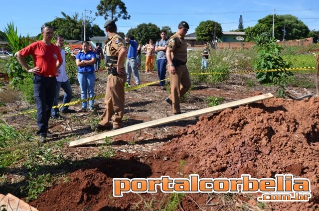 Bombeiros encontram um corpo  em buraco