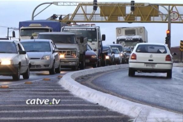 Trevo Cataratas: horários de pico continuam atrapalhando motoristas