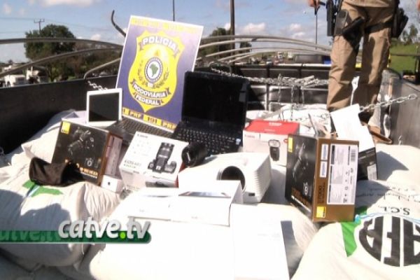Carreta carregada de eletrônicos é apreendida na BR 369