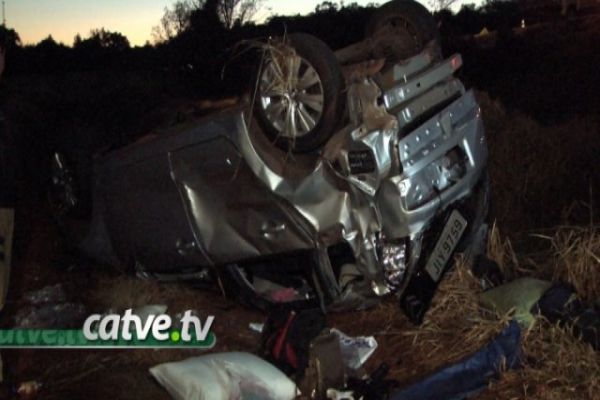 Sofá no meio da pista provoca acidente na BR 369