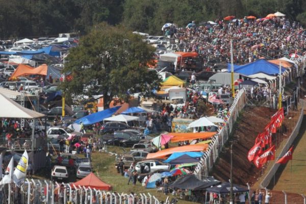 Acampamento no autódromo deve reunir 15 mil torcedores da Fórmula Truck