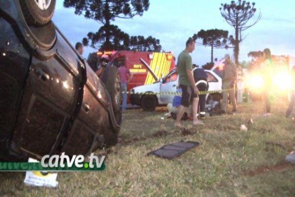 Bebê de 30 dias é lançado de carro em acidente na BR 369