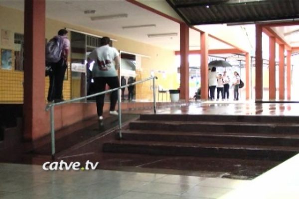 Alunos de colégio em Corbélia são dispensados após forte chuva