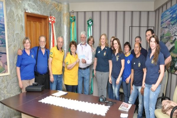 Município de Corbélia recebe doação da Associação Lions
