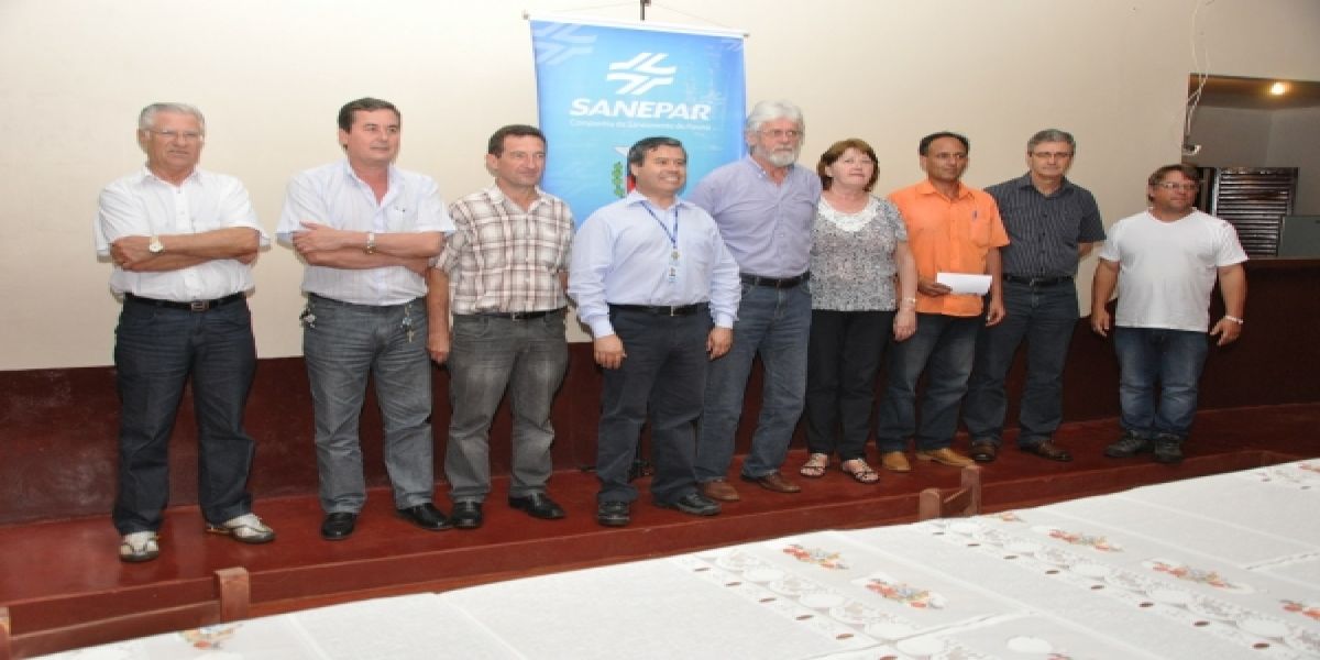 Prefeito e Sanepar apresentam projeto de abastecimento de água tratada no interior