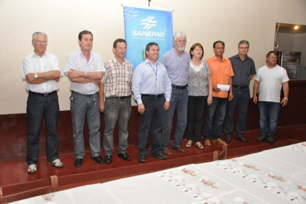 Prefeito e Sanepar apresentam projeto de abastecimento de água tratada no interior