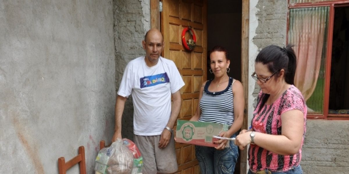 Secretaria de desenvolvimento social segue  distribuindo cestas básicas nos bairros