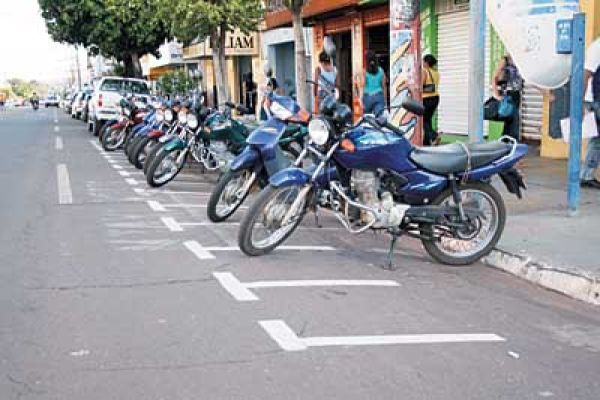 Vereador Xuxão pede estacionamento para motocicletas no centro