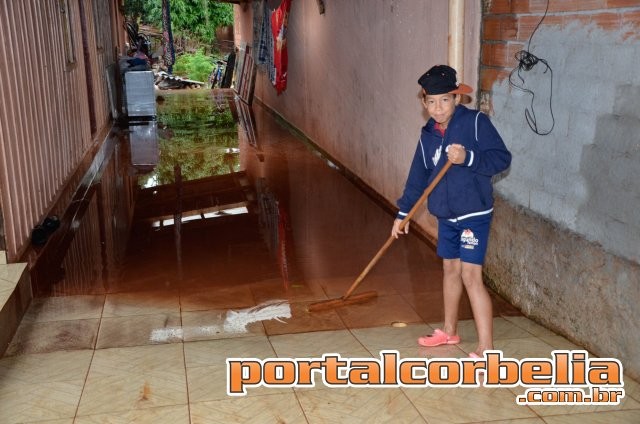 Alagamento novamente causa transtorno próximo ao lago