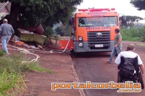 Incêndio em residência é registrado na Avenida Paraná