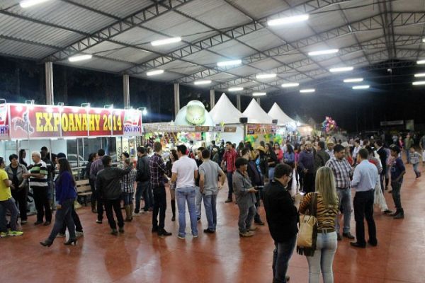 Musica e rodeio fazem sucesso na expo Anahy