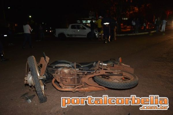 Saveiro e Moto colidem na Avenida Rio Grande do Sul