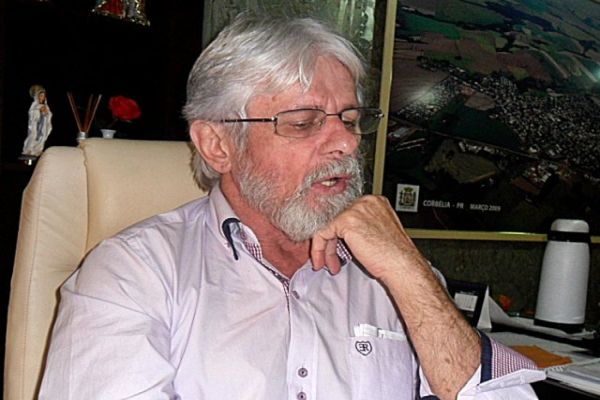 Ivanor reúne a equipe para pedir contenção 