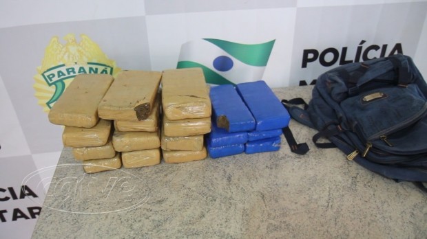PM é avisada por motorista e encontra 12 kg de maconha em ônibus