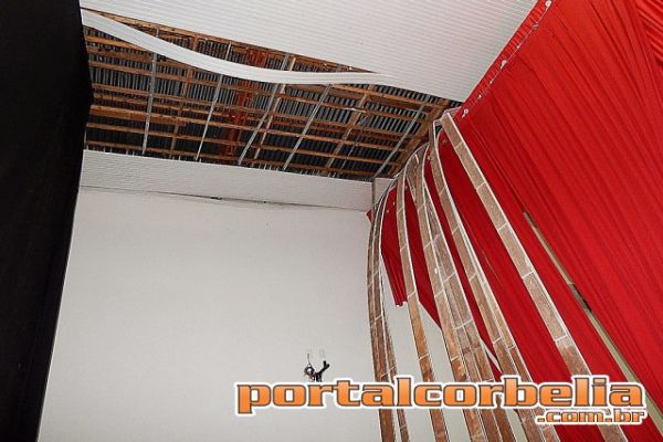 Reforma do Centro Cultural de Corbélia não incluiu o telhado