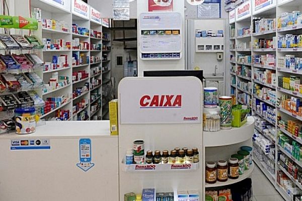Projeto sobre plantão de farmácia rende polêmica, mas vai à votação