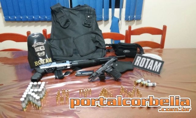 ROTAM apreende armas com passageiro de ônibus