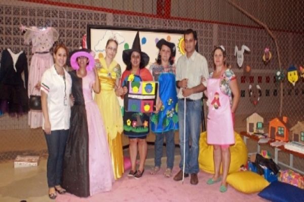 Pedagogia da FAG desenvolve oficinas com alunos de Corbélia