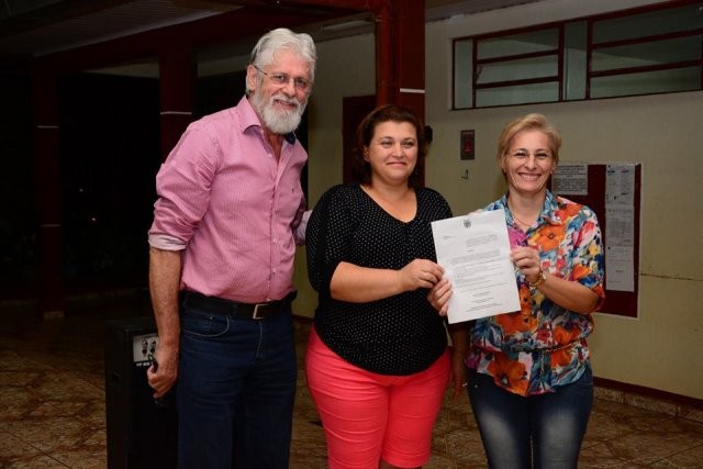 Ivanor Bernardi realiza entrega oficial da Escola Castro Alves 