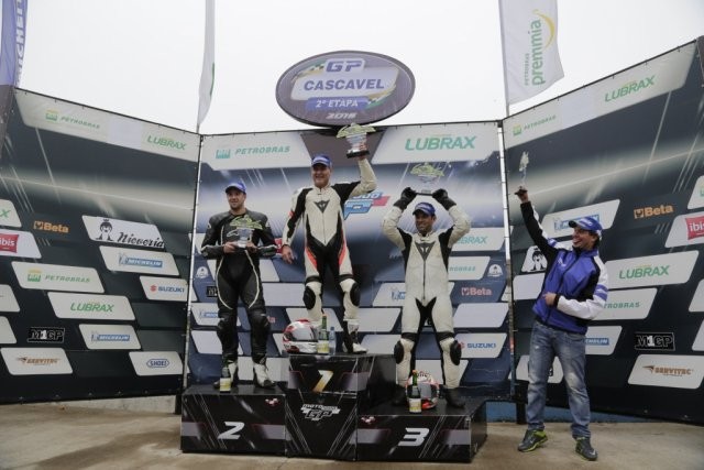 Marcos Ramalho vence na GP Light em Cascavel