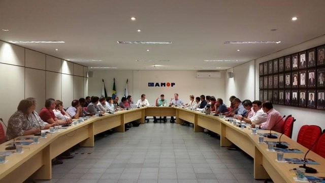 Prefeitos da AMOP participam de assembléia para buscar meios de conter a crise