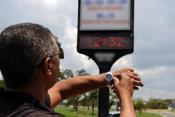 Horário de verão começa domingo