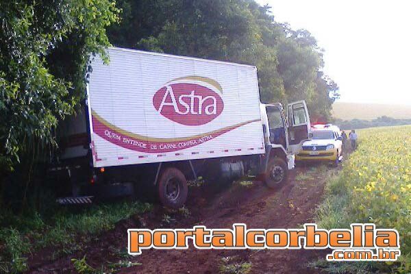 Polícia Militar recupera caminhão roubado em Cascavel