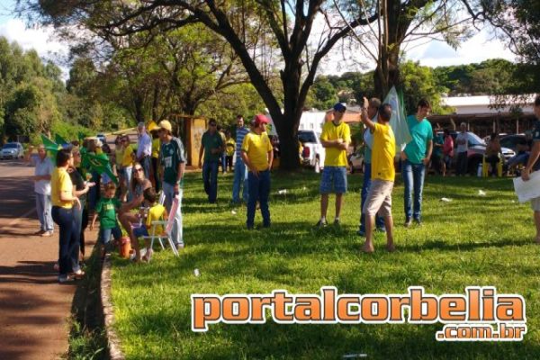 Moradores de Corbélia protestam na br369