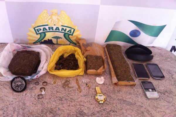 Polícia prende jovem e apreende grande quantidade de drogas