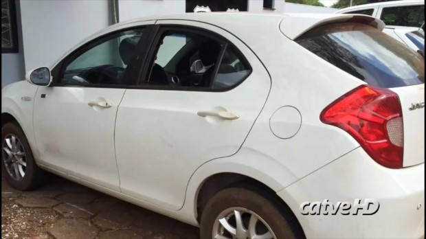 Quatro pessoas são presas com carro roubado na Colônia Melissa