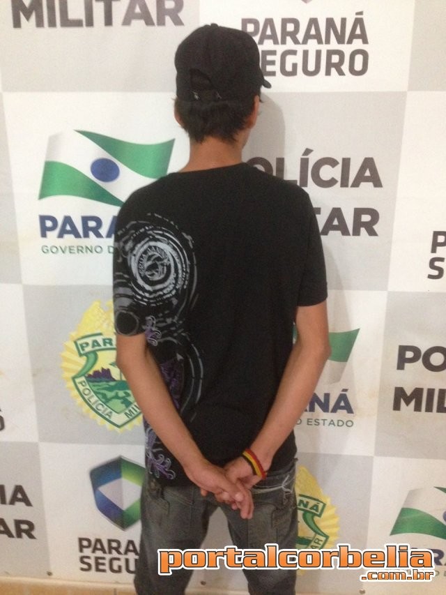 Polícia apreende jovem com drogas em abordagem