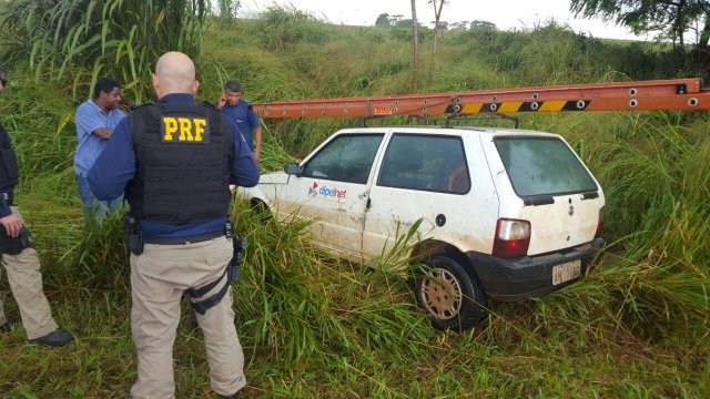 Carreta e Uno batem na rodovia BR-369