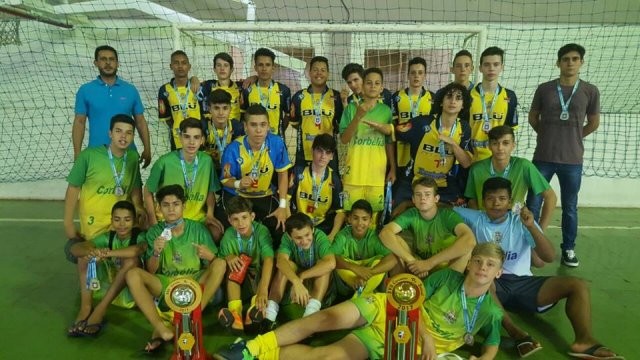 Equipe sub-15 de Corbélia é campeã do Circuito Oeste de futsal em Medianeira