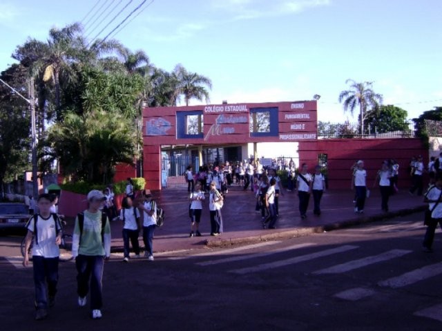 Estudantes do Colégio Amâncio, com carteirinha, tem desconto no comércio em Corbélia